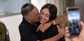 Israele, ex ostaggio Noa Argamani balla con amici per festeggiare “ritorno alla vita”