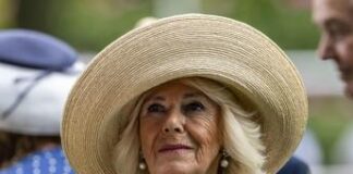 La regina Camilla: “In vacanza sono una lettrice compulsiva”