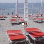 Lo ‘sciopero gentile’ degli stabilimenti con gli ombrelloni chiusi. I consumatori: “Una sceneggiata, nessun disagio”