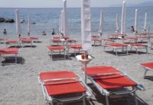 Lo ‘sciopero gentile’ degli stabilimenti con gli ombrelloni chiusi. I consumatori: “Una sceneggiata, nessun disagio”