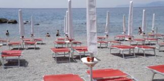 Lo ‘sciopero gentile’ degli stabilimenti con gli ombrelloni chiusi. I consumatori: “Una sceneggiata, nessun disagio”