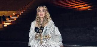Madonna visita gli scavi di Pompei e finanzia il progetto per ragazzi ‘Sogno di volare’