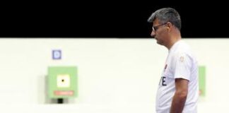 Prova mista della pistola 10 metri: mano in tasca, t-shirt e argento: Yusuf Dikec, il cecchino della domenica idolo di Parigi 2024