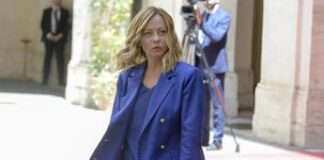 Meloni in viaggio con la figlia, il pediatra: “Tanti stimoli, fare come lei si può”