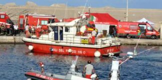 Naufragio Palermo, Lynch e la figlia ancora intrappolati nello scafo