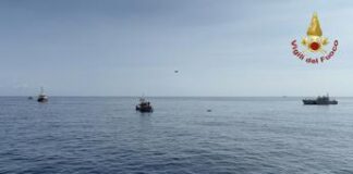 Naufragio barca a vela, “è affondata subito”: il racconto