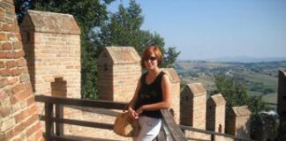 Omicidio Sharon Verzeni, genitori attesi in caserma