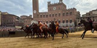 Palio di Siena, la Contrada del Leocorno vince la ‘Provaccia’