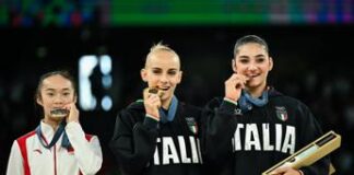 Parigi 2024, Esposito e D’Amato mordono le medaglie: la reazione di Yaqin – Video