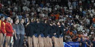 Parigi 2024, Italia-Spagna: la protesta del Settebello prima del match