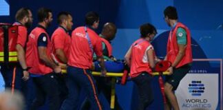 Parigi 2024, paura in piscina: malore per Potocka, portata fuori in barella