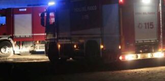 Pordenone, auto finisce strada e prende fuoco: 21enne morto carbonizzato
