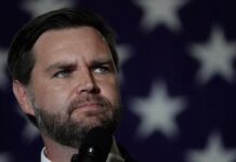 Problema in volo, atterraggio d’emergenza per l’aereo del vice di Trump, J. D. Vance