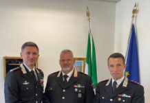 Roana saluta il Luogotenente Antonio Trenta: conclusa una brillante carriera al servizio dell’Arma dei Carabinieri Roana saluta il Luogotenente dei Carabinieri Antonio Trenta (al centro)