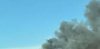 Roma, vasto incendio a Maccarese: in azione vigili fuoco ed elicottero