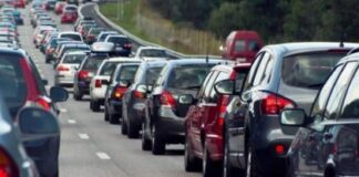Traffico da bollino nero, strade e autostrade a rischio verso località villeggiatura al mare al sud, di montagna a nord e verso confini Traffico da bollino nero nel weekend, strade e autostrade più a rischio