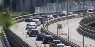 Traffico intenso per esodo estivo, domani partenze da bollino nero