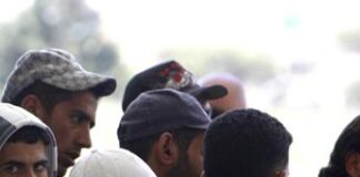 Urla Allah Akbar e aggredisce, espulso marocchino