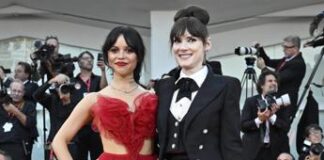 Venezia 81, questo dolce momento tra Winona Ryder e Jenna Ortega è una lezione tra generazioni – Video