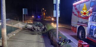 Incidente stradale a Sarego, feriti 3 giovani. Intervento dei sanitari e dei vigili del fuoco incidente stradle sarego vigili del fuoco