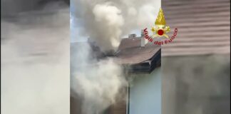 Incendio di un appartamento di 5 in una tipica casa di montagna a Gallio, Vigili del fuoco: salvati gli alloggi attigui Vigili del fuoco intervengono per incendio in una casa di montagna a Gallio