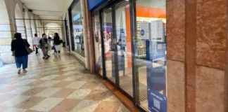 Contributi ai commercianti per danni dovuti a furti, prorogato il bando al 30 settembre negozi aperti tutto l'anno: proposta di legge di Silvio Giovine per chiudere almeno per 6 festività