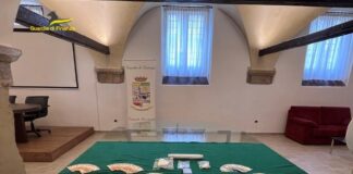 La Guardia di Finanza di Vicenza arresta spacciatore albanese: sequestrati 250 gr di cocaina e 7.500 euro Guardia di Finanza di Vicenza, il materiale sequestrato