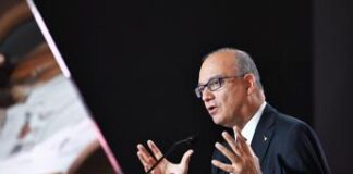 ‘A casa di Maria Latella’, ospiti il ministro Valditara e Massimo Giletti nella puntata sui cellulari a scuola