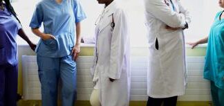 Aggressioni sanitari, dal ‘Daspo’ all’esercito: tutte le proposte per fermare l’escalation