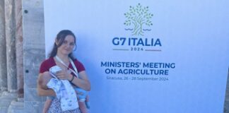 Al G7 l’ospite più giovane, la mamma con il figlio di 4 mesi