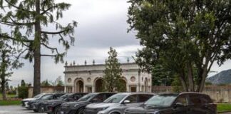 China Car Company presenta i modelli DFSK E5 PHEV e GLORY 600