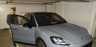 Contrabbando Porsche Cayenne: Guardia di Finanza sequestra SUV di lusso a imprenditore polacco nel Trevigiano Contrabbando Porsche Cayenne