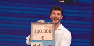 De Martino debutta ad ‘Affari Tuoi’ e vince la sfida anche sui social