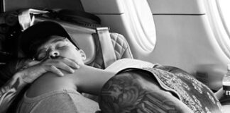 Geolier e Chiara Frattesi sono una coppia: due foto per ufficializzare l’amore