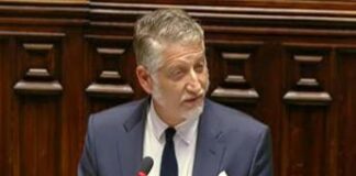 Giuli, debutto alla Camera: “Non offeso da scelte Sangiuliano, verifica in corso su commissione”