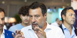 “I rom se li porti a Strasburgo”, Salvini replica all’organo anti razzismo del Consiglio Ue