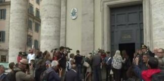 Luca Giurato, oggi funerali a Roma: applausi e commozione