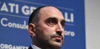 M5S, Gubitosa: “Grillo padre padrone, parla di mandati ma unico a garantirsi ruolo a vita”