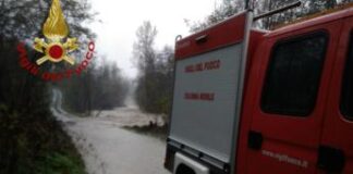 Maltempo, auto travolte dall’acqua nel foggiano: disperso un vigile del fuoco
