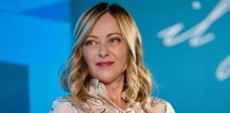 Meloni: “Stiamo facendo la storia, errori e passi falsi non consentiti”