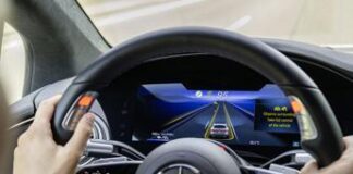 Mercedes-Benz, sistema di guida assistita fino a 95 km/h