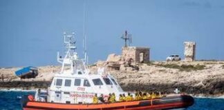 Migranti, recuperati in mare a Lampedusa tre corpi: due sono bambini
