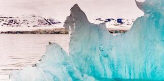 Nave da crociera contro iceberg: “Noi come il Titanic” – Video