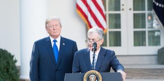 La Federal Reserve riduce i tassi di interesse: giochetti politici secondo Trump Jerome Powell, Presidente delle Federal Reserve Bank, fu nominato da Donald Trump nel 2017. Joe Biden nel 2021 lo ha mantenuto a dirigere la Banca Centrale.