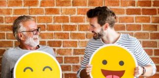 Ridere cura l’occhio secco, la ‘terapia del sorriso’ funziona come un collirio