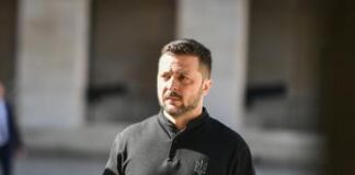 Ucraina, Zelensky: “Per fermare Russia bombardare aeroporti militari”