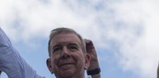 Venezuela, candidato dell’opposizione Gonzalez lascia il paese e si rifugia in Spagna