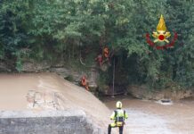 Valdagno, due ragazzini sorpresi dalla piena del torrente Agno: salvati dai Vigili del Fuoco Vigili del fuoco salvano due ragazzini bloccati nel torrente agno