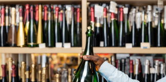 Beve champagne in gastronomia di Vicenza e non paga: denunciato dalla Polizia champagne vicenza