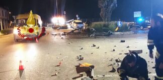 Vigili del fuoco intervengono a Torri di Quartesolo: un’auto abbatte un palo della luce, un ferito